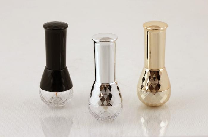 Yuen Myngs crystal-like PCTG bottle in a complete solution